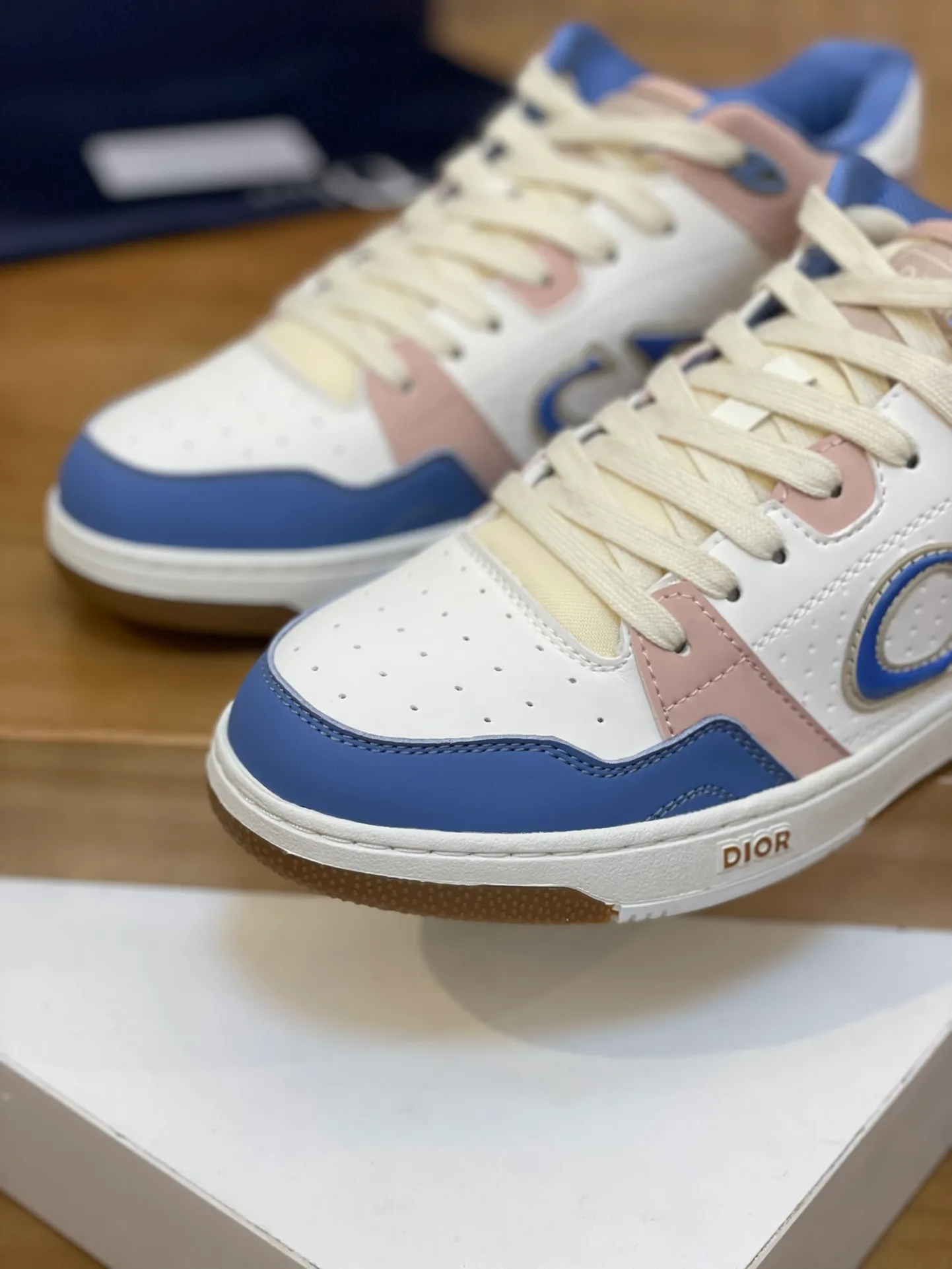 Men's shoes: 💰P440¥ Product trademark: Dior* "Dior*" high-top casual shoes Regular size: 38-44 (can be customized to 45.46) Product materials: Upper imported cowhide stitched with original fabric, breathable lining, original outsole. Number: 1006